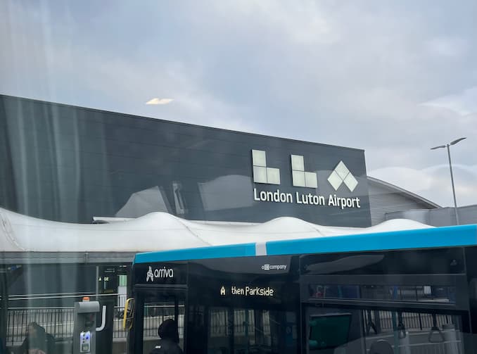 ルートン空港外観